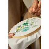 Mindful Making Water Garden Embroidery Duo Kit, Includes 7 Skeins of Stranded Cotton, 2 Printed Pieces of Fabric, Embroidery Needle